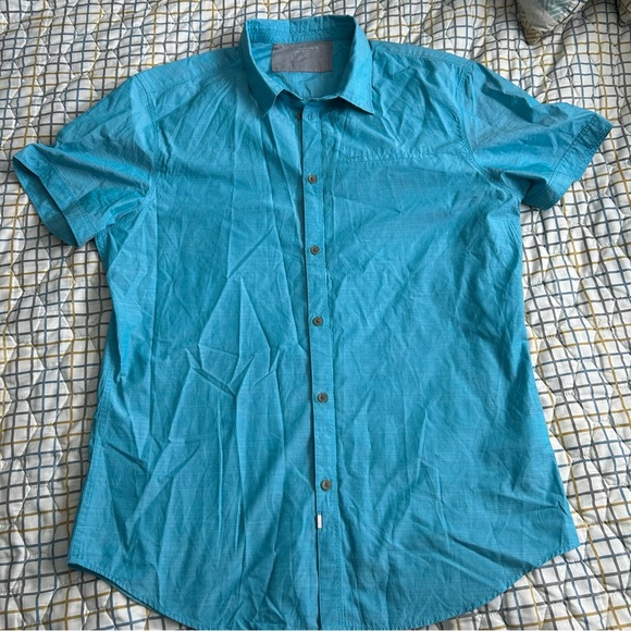 Calvin Klein mens button down shirt blue large Short Sleeve Button-Up trendy - Picture 1 of 3